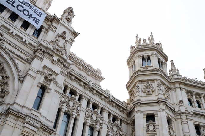 Ayuntamiento de Madrid. Cartel de Bienvenidos Refugiados