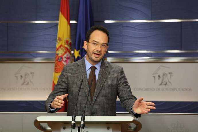 Rueda de prensa de Antonio Hernando en el Congreso