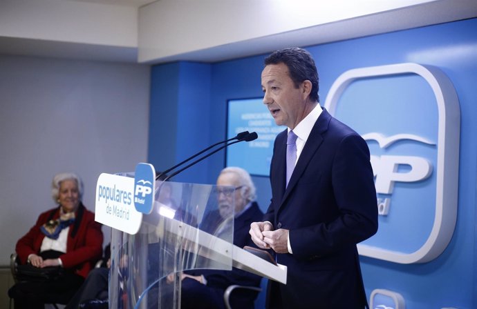 Íñigo Henríquez de Luna en el examen de Esperanza Aguirre