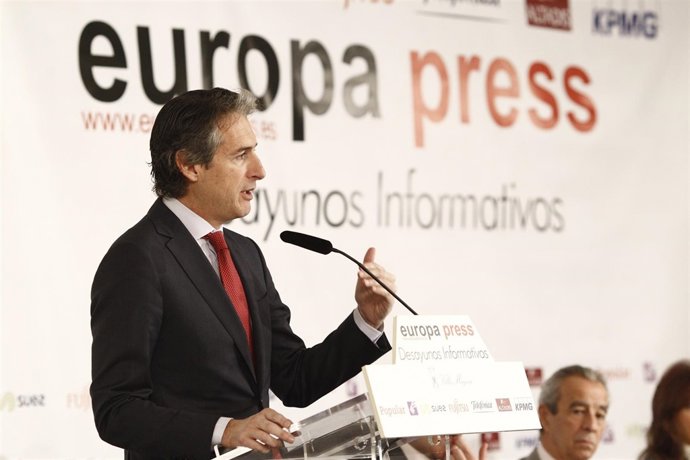 El ministro de Fomento, Íñigo de la Serna, en el desayuno de Europa Press 