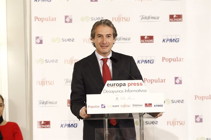 El ministro de Fomento, Íñigo de la Serna, en el desayuno de Europa Press