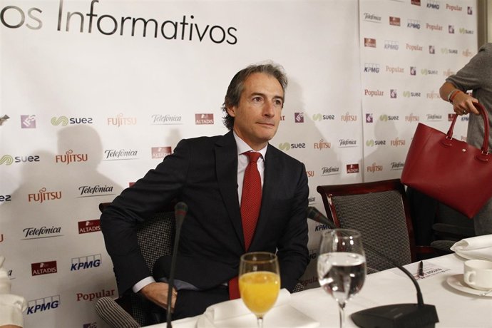 El ministro de Fomento, Íñigo de la Serna, en el desayuno de Europa Press