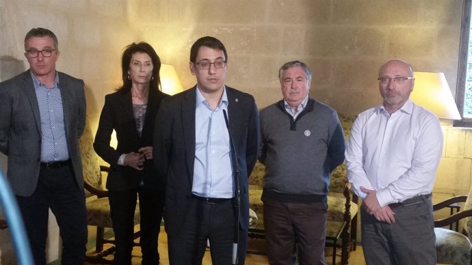El conseller Iago Negueruela con CAEB, PIMEB, CCOO y UGT