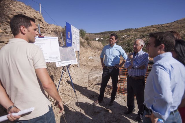Diputación continúa desarrollando obras de mejora en el suministro de agua.
