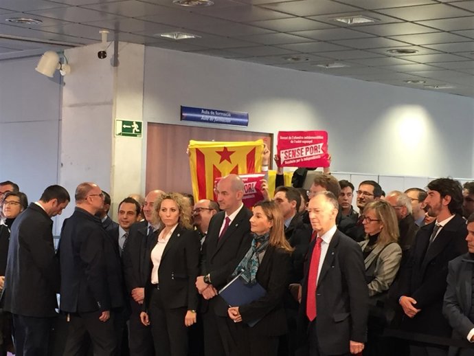 Esteladas en un acto de S.S.De Santamaría y F.Báñez en Reus (Tarragona)
