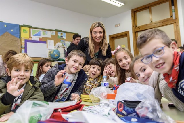 El colegio de Viator ha acogido uno de estos talleres ambientales.