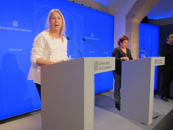 La portavoz N.Munté y la consellera D.Bassa