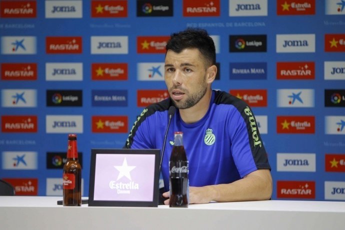 Javi Fuego, jugador del RCD Espanyol en rueda de prensa