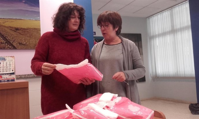 Paterna reparte 1.500 compresas entre adolescentes