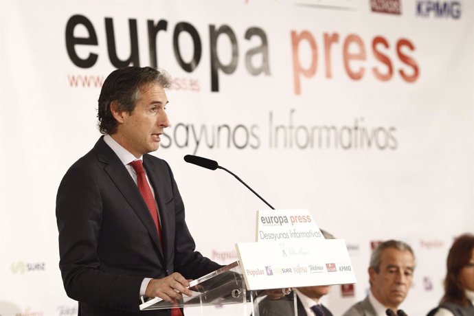 El ministro de Fomento, Íñigo de la Serna, en el desayuno de Europa Press