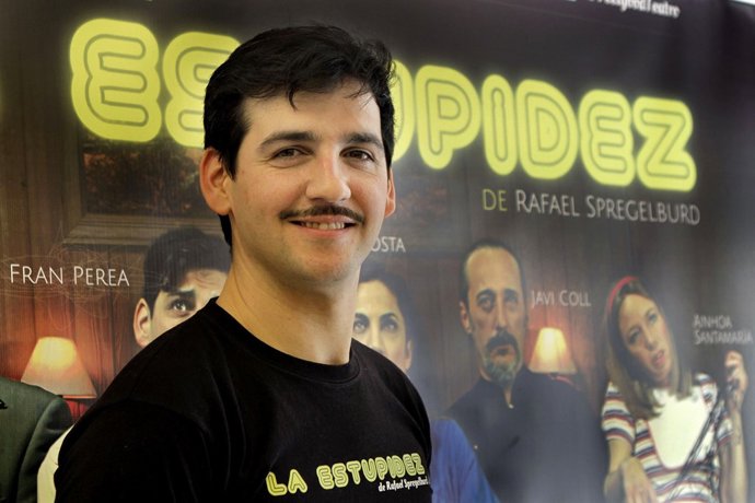 Fran Perea en la rueda de prensa de la obra  'La estupidez'.