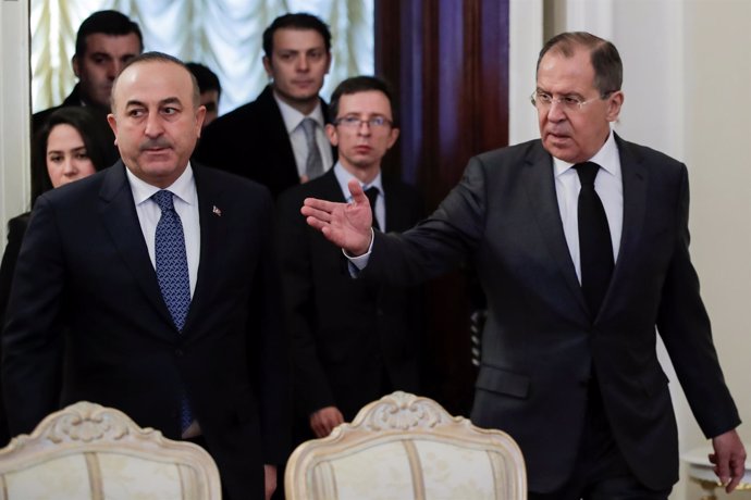El ministro de Asuntos Exteriores, Sergei Lavrov, y su homólogo Mevlut Cavusoglu