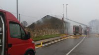 Extinguido el fuego de la cuadra de Campoo de Yuso en el que han muerto varios animales