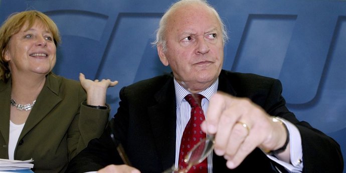 El expresidente Roman Herzog, con Angela Merkel