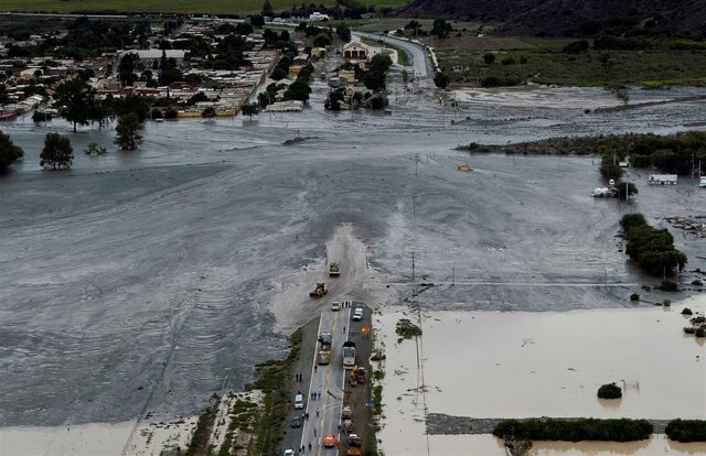 Suspendida la novena etapa del Dakar por desprendimientos de tierra en Volcan