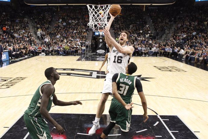 Pau Gasol en el Spurs - Bucks