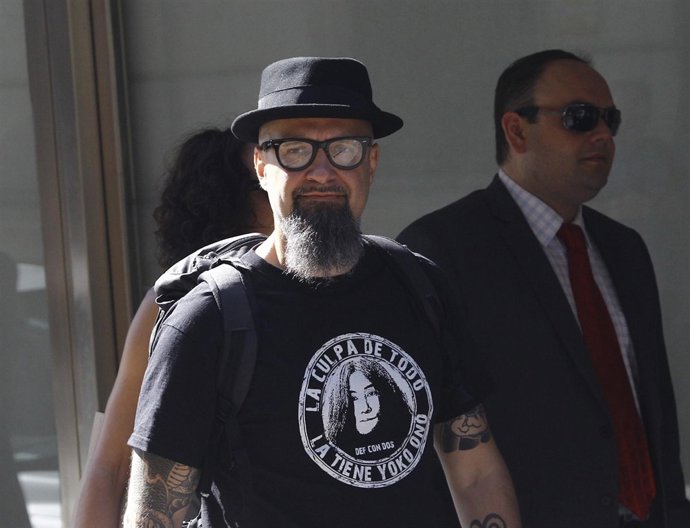 César Strawberry líder de Def con Dos