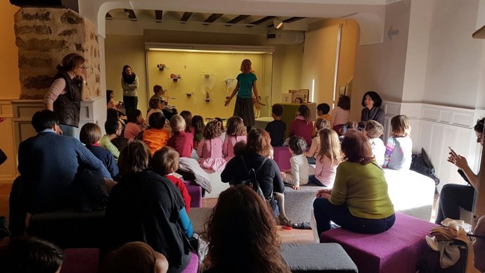 Cuentacuentos de Conchinchina en el marco del programa 'Palacio de Invierno'.