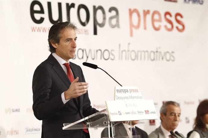 El ministro de Fomento, Íñigo de la Serna, en el desayuno de Europa Press