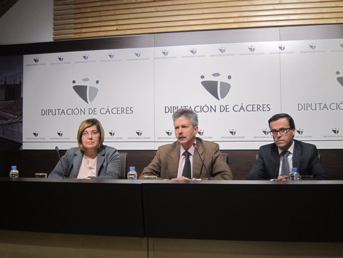 Convenio del PIEM entre Junta de Extremadura y diputaciones Badajoz y Cáceres