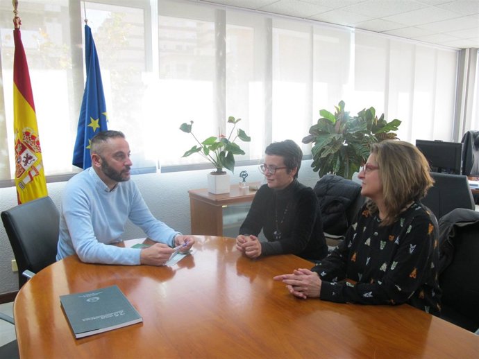 Encuentro del delegado de Economía con las representantes colegiales.