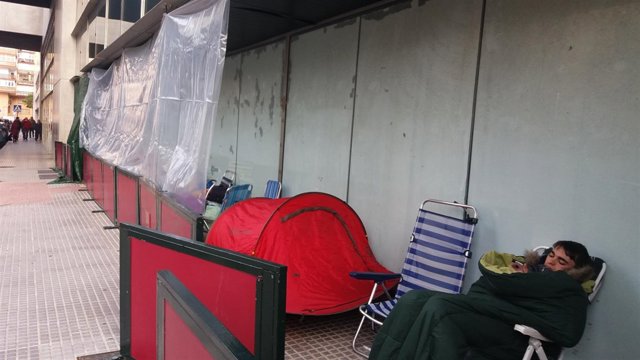 Cola para comprar entradas del Concurso de Carnaval de Cádiz