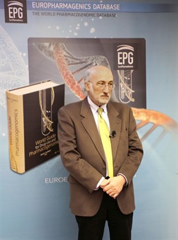 El doctor Cacabelos, presentación de la guía farmacogenómica