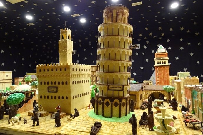 Torre de Pisa y Palacio Vecchio de Florencia en el Belén de Chocolate de Rute