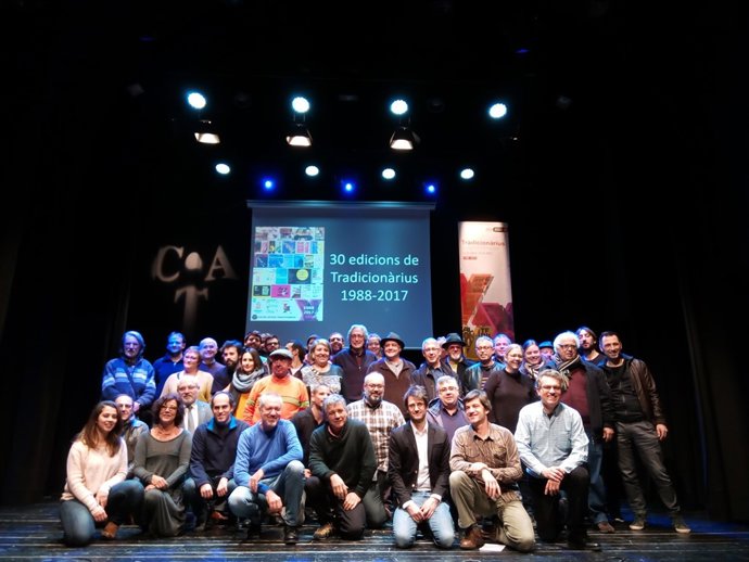 Foto de familia de la presentación del Festival Tradicionàrius