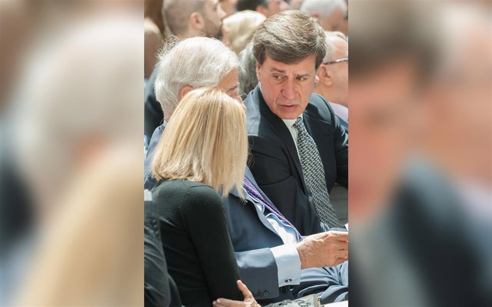 CAYETANO MARTÍNEZ HABLANDO CON SU HERMANA