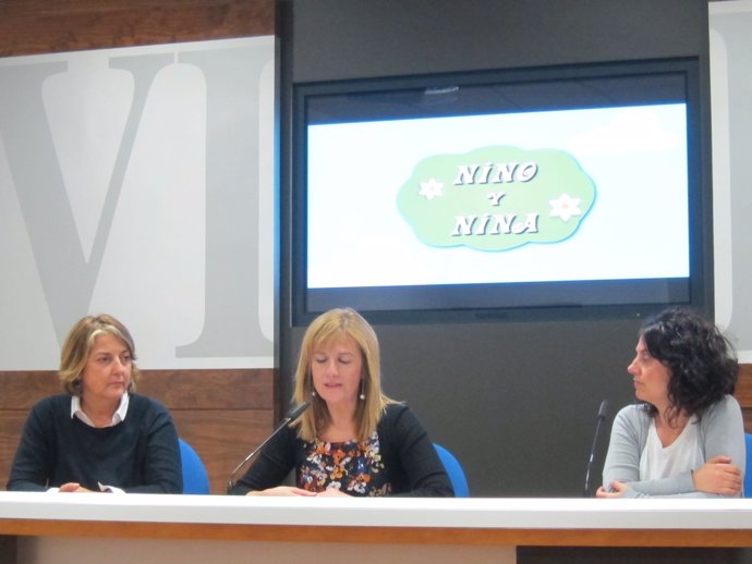 Teresa Alonso (CPR), Marisa Ponga (concejala) y Arancha FErnández