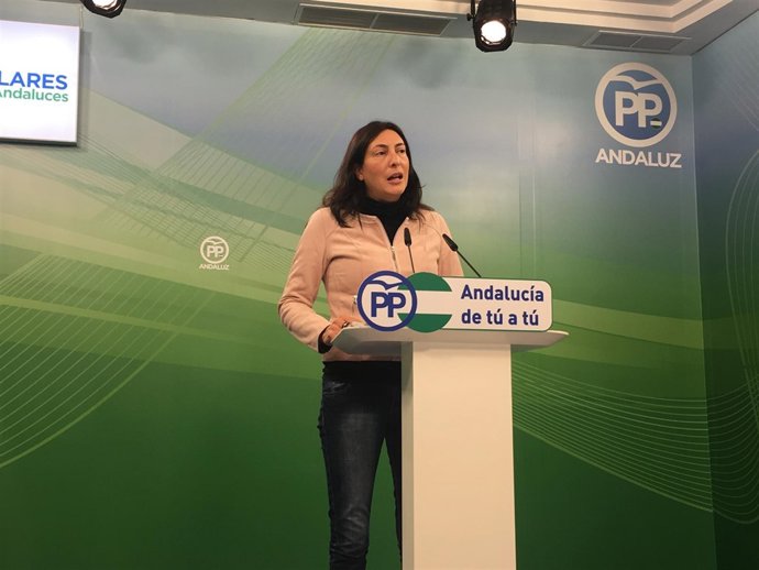 La secretaria general del PP-A, Loles López, en rueda de prensa