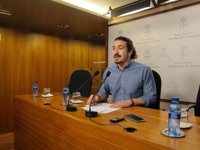 Podemos duda si diba ser meyor destinar los fondos de la vacuna contra'l gripe a contratar personal médico