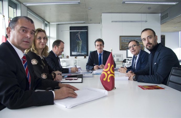 Reunión para la creación de la Escuela Regional de Emprendimiento