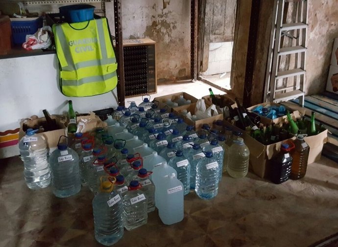 Intervenidos 437 litros de licores sin precintas en Ferrol