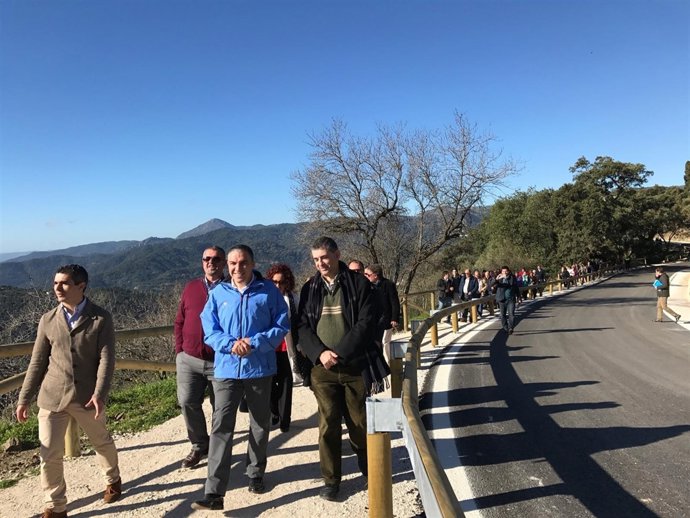 Bendodo alcalde Genalguacil obra camino peatonal diputación