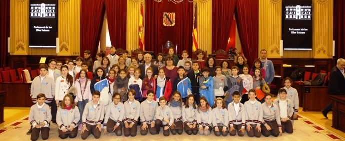 Pleno de los niños en el Parlament