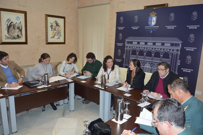 Junta local de seguridad en Almonte