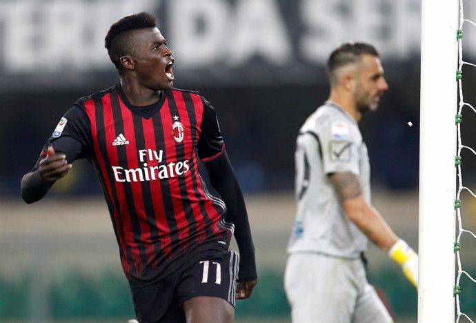  M'baye Niang Marca Un Gol Para El AC Milan Contra El Chievo Verona