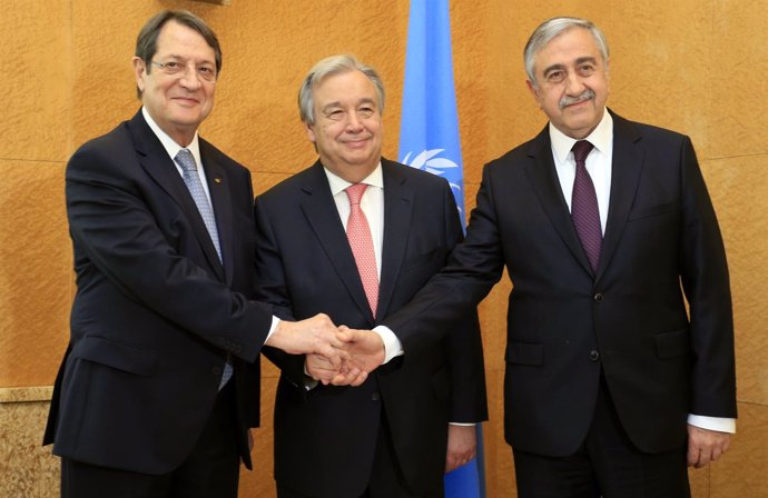 Nicos Anastasiades, Mustafá Akinci y Antonio Guterres