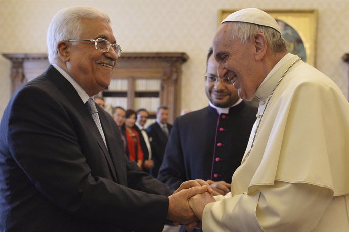 El Papa Francisco y  Mahmud Abbas. 