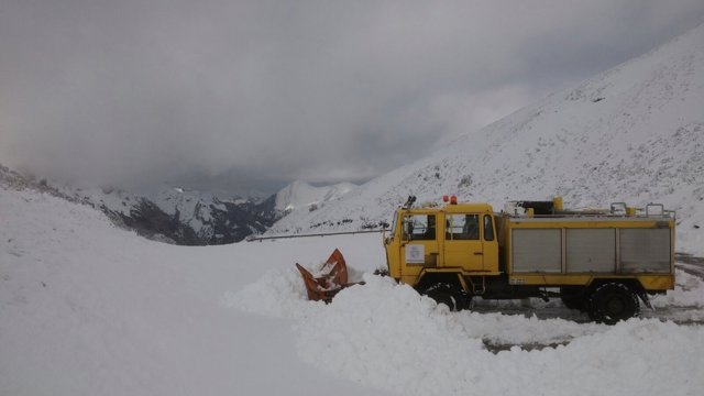 Quitanieves, nieves, nevada, invierno, tráfico, Somiedo