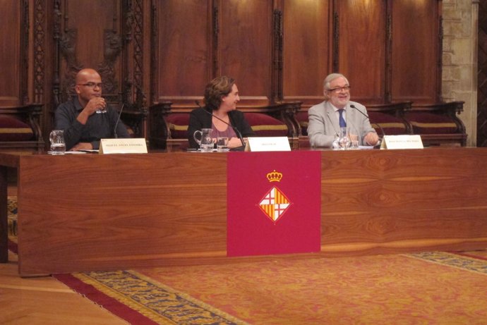 Miquel Àngel Essomba, Ada Colau y Joan Manuel del Pozo