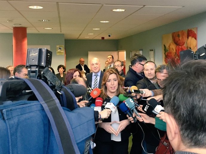 Susana Díaz atiende a los medios en Córdoba
