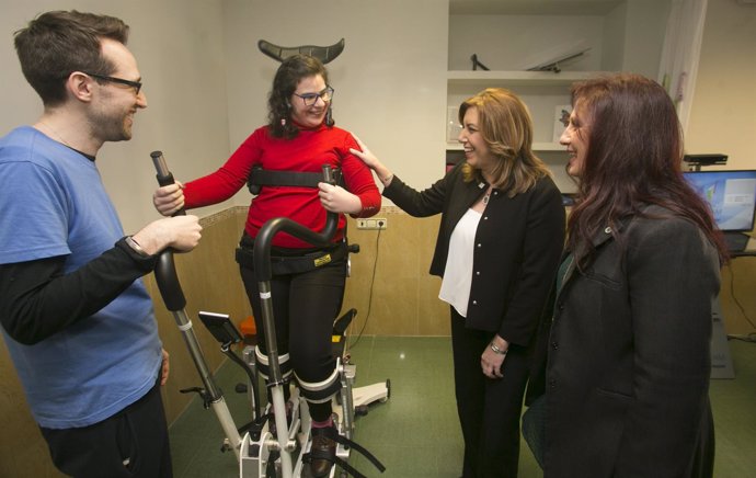 Susana Díaz visita la asociación de parálisis cerebral 'Acpacys'