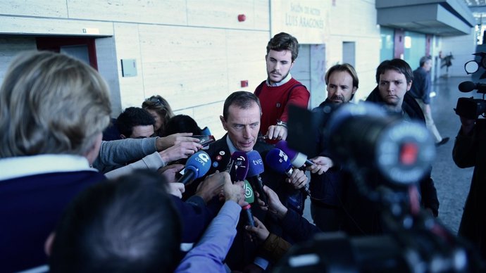 Emilio Butragueño, con los medios en el sorteo de la copa del rey 