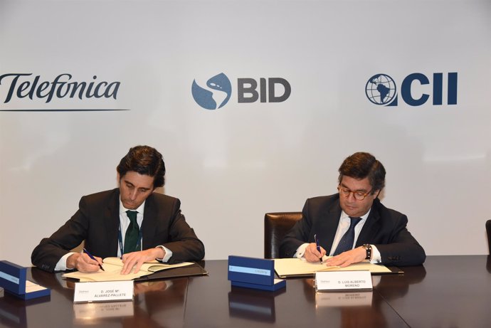 Firma de la renovación de la alianza entre Telefónica y el BDI