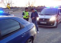 La Guardia Civil detiene al conductor de un turismo que superaba siete veces la tasa de alcoholemia