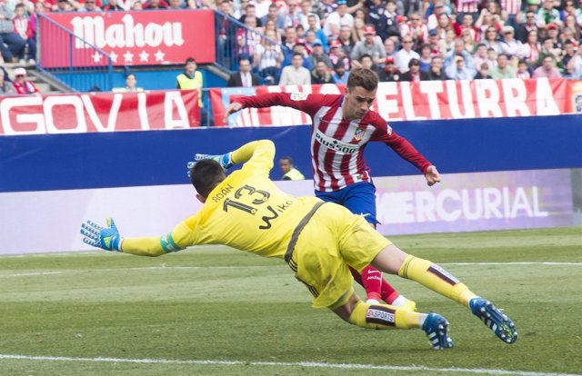 Griezmann y Adán en el Atletico Betis