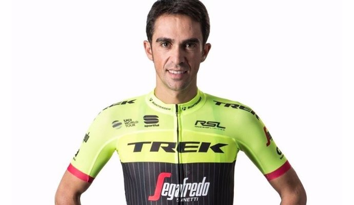 Alberto Contador posa con los colores del Trek Segafredo